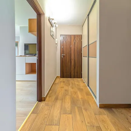 Park Skowroni Homely Apartment *